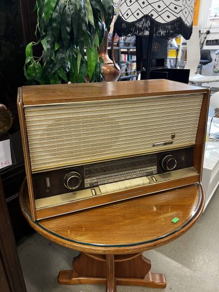 Imagen de Magnifique radio vintage Grundig - Objet de collection