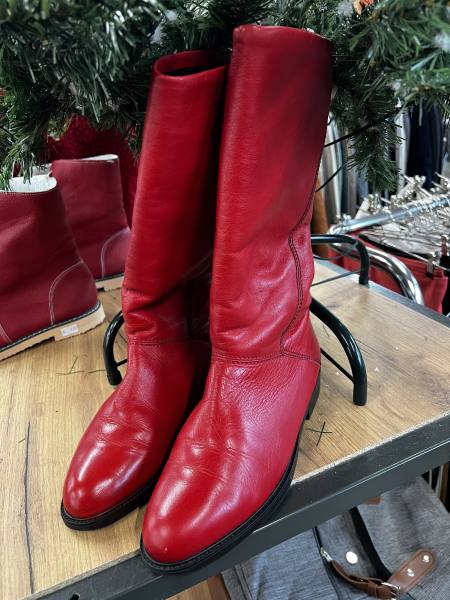 Imagen de Superbes bottes rouges en cuir pour femme