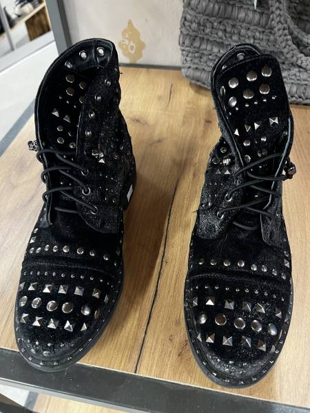 Imagen de Bottines noires cloutées style rock