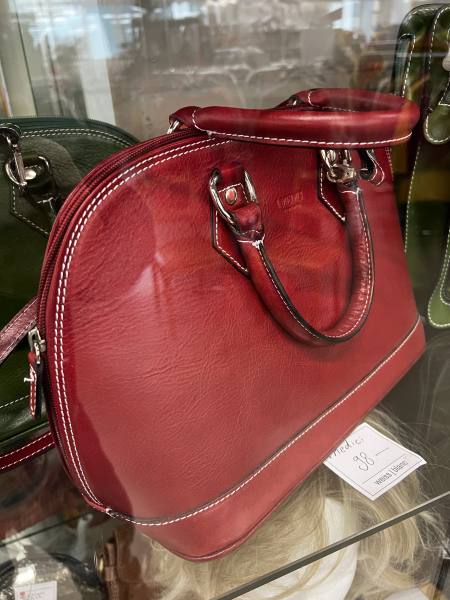 Imagen de Sac à main rouge en cuir, élégant et pratique