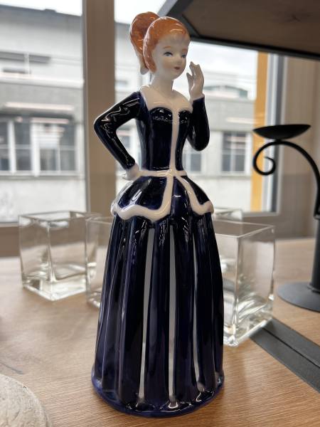 Imagen de Figurine de porcelaine vintage - Élégance intemporelle