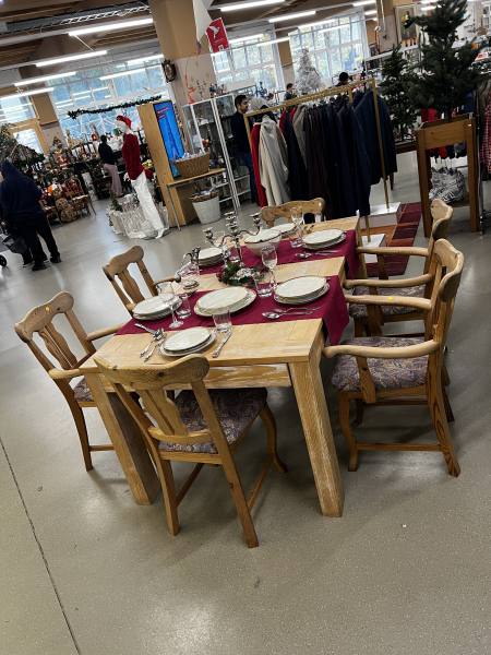 Imagen de Conjunto mesa y sillas madera rústica