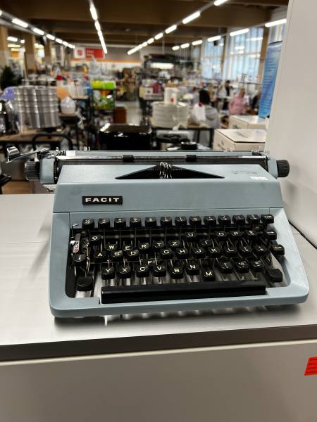 Imagen de Máquina de escribir Facit antigua en perfecto estado