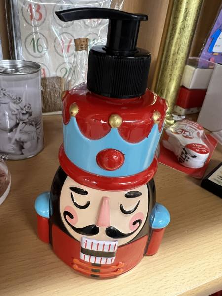 Imagen de Dispensador jabón cascanueces decorativo