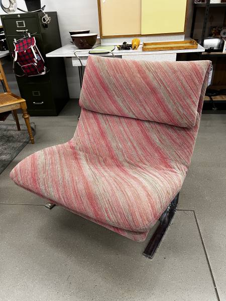 Imagen de Sillón moderno rosa y beige, diseño único