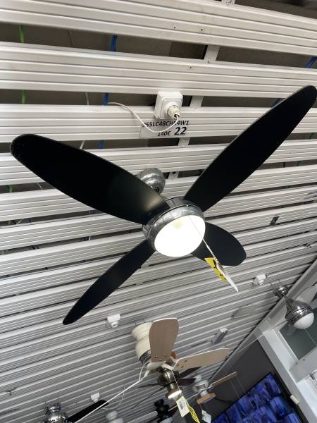 Imagen de Ventilador de techo negro con luz